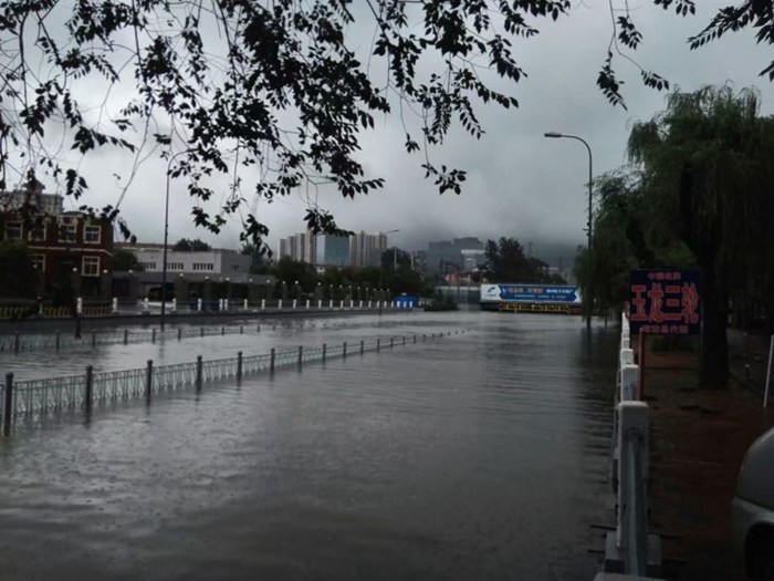 我們需要錦上添花，更需要“雪中送炭”
